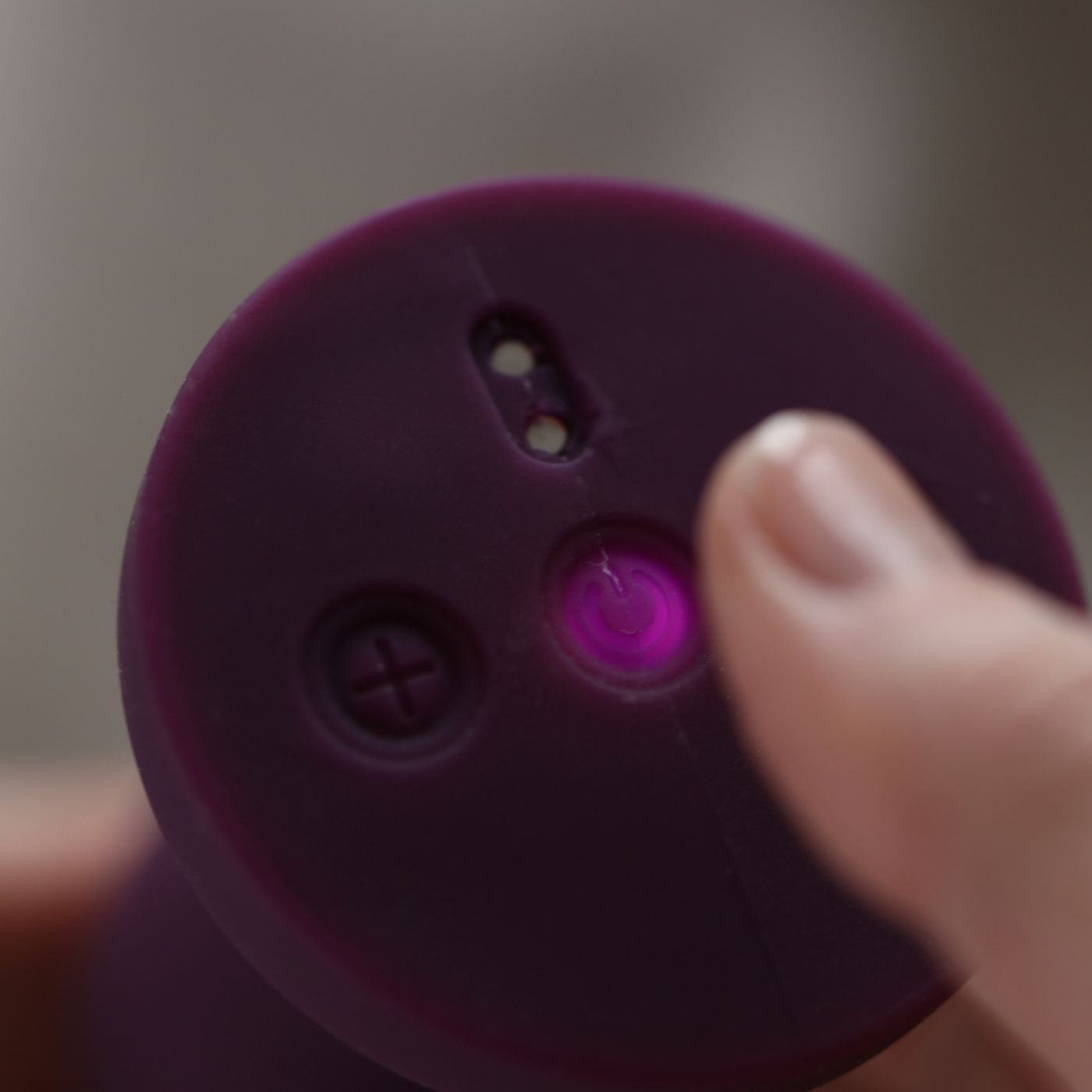 Beam buttplug knap og finger