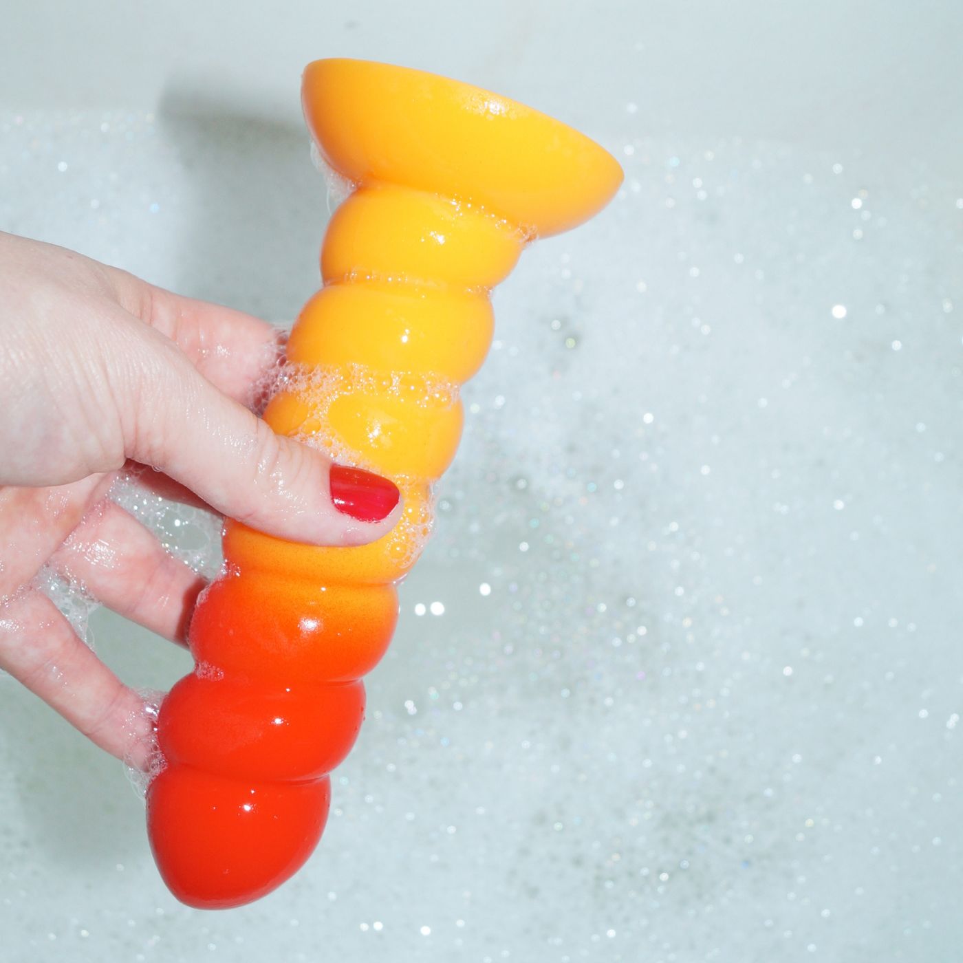 Twist dildo i hånd