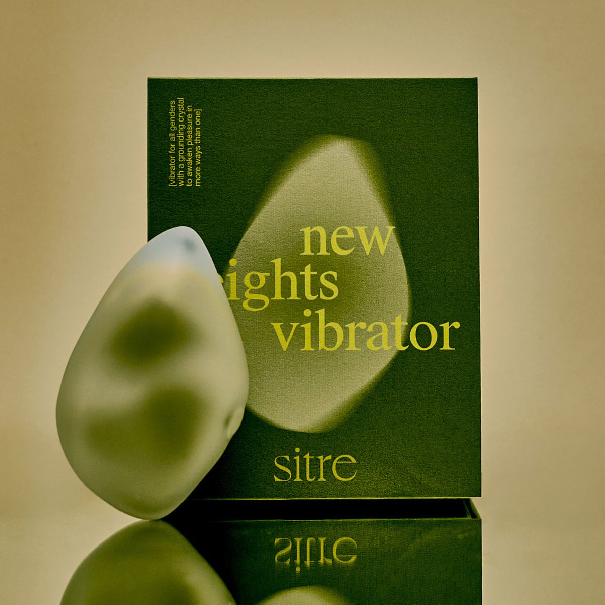 Sitre New Heights vibrator foran den grønne produktemballage